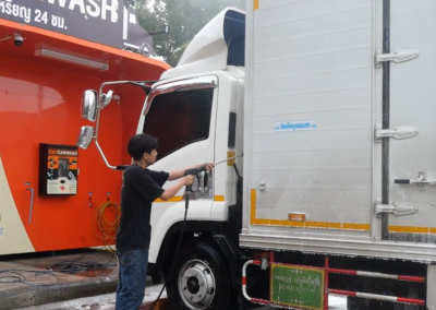 ล้างรถ ลําไทร อยุธยา บริการล้างรถหยอดเหรียญสำหรับรถสิบล้อและรถบรรทุกขนาดใหญ่แห่งแรกในไทย เปิดบริการ 24 ชั่วโมง เริ่มต้นเพียง 10 บาท