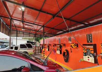 ล้างรถ ตลาดใหม่ เรวดี 24 ชั่วโมง ที่ catcarwash พื้นที่ให้บริการขนาด 4 ช่องล้าง มี ฉีดน้ำ ฉีดโฟม เป่าลม น้ำประปา ดูดฝุ่น Wax