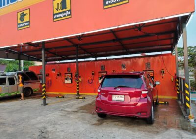 ล้างรถ ตลาดใหม่ เรวดี 24 ชั่วโมง ที่ catcarwash พื้นที่ให้บริการขนาด 4 ช่องล้าง มี ฉีดน้ำ ฉีดโฟม เป่าลม น้ำประปา ดูดฝุ่น Wax
